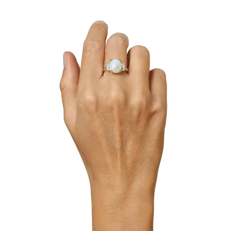 Srebrny pierścionek z kamieniem księżycowym Srebrny pierścionek z kamieniem księżycowym